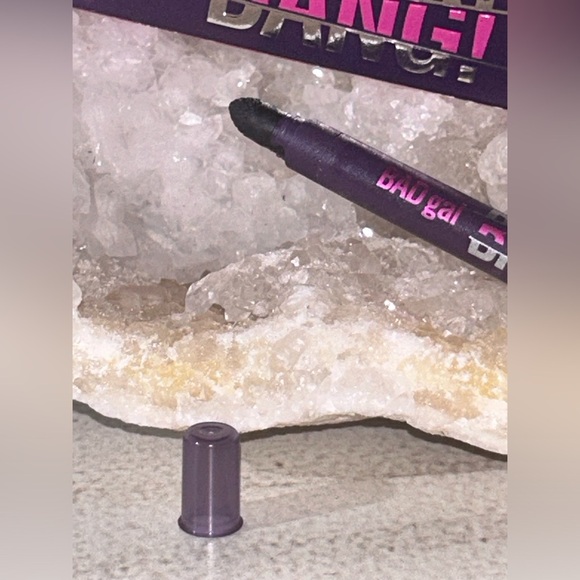 Benefit La Matte Color Drenched Matte Lipstick - Picture 2 of 5